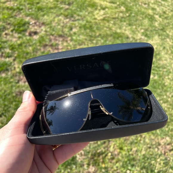 Versace sunglasses - Picture 3 of 6